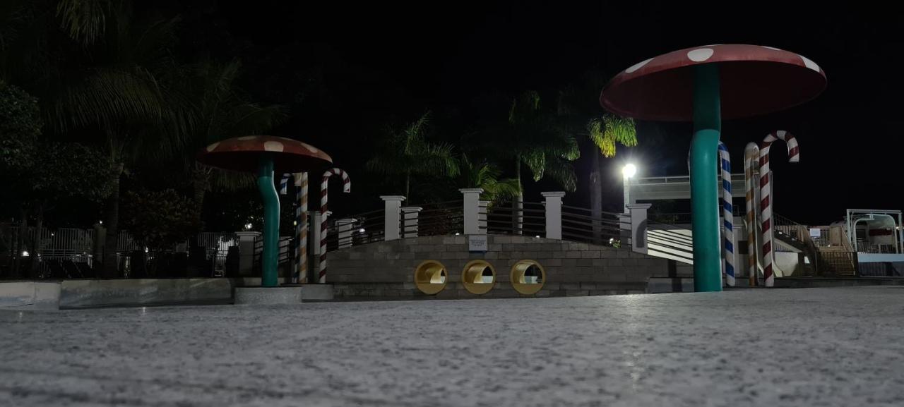 Thermas Lacqua Diroma Com Piscina De Ondas Gratis 24Horas Caldas Novas Exterior photo